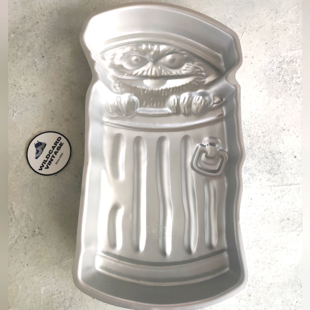 Oscar the Grouch Sesame Street Cake Pan (502-7512, 1977) Jim Henson